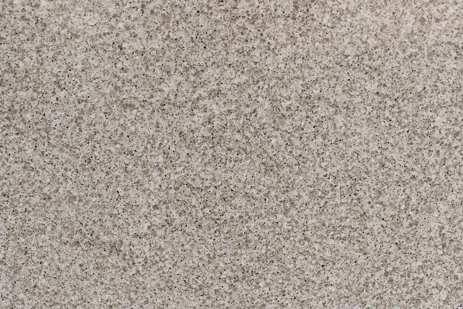 Cận cảnh bề mặt đá Vicostone Diorite™ BQ9100, be xám ấm, hạt mịn rải đều, bề mặt trung tính
