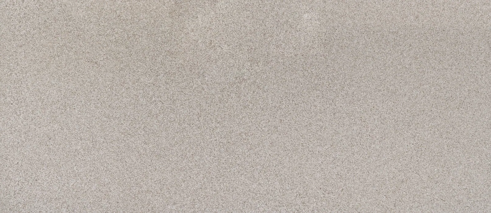 Tấm đá Vicostone Diorite™ BQ9100 nguyên khổ, be xám ấm, hạt mịn rải đều, bề mặt trung tính