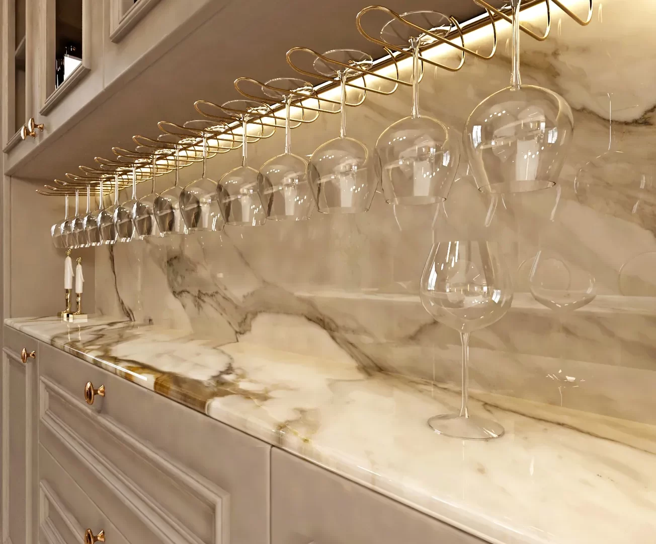 Không gian hoàn thiện bằng đá nung kết Vasta Stone Calacatta Borghini – mặt bàn bếp, đảo bếp, ốp tường
