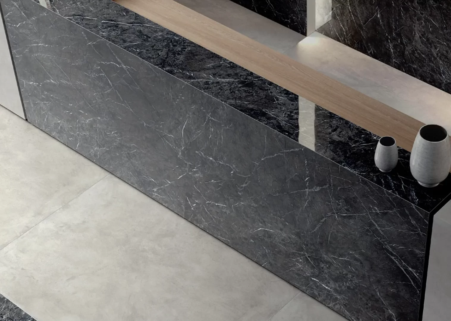 Không gian hoàn thiện bằng đá nung kết Vasta Stone Grigio Carnico – mặt bàn bếp, đảo bếp, ốp tường