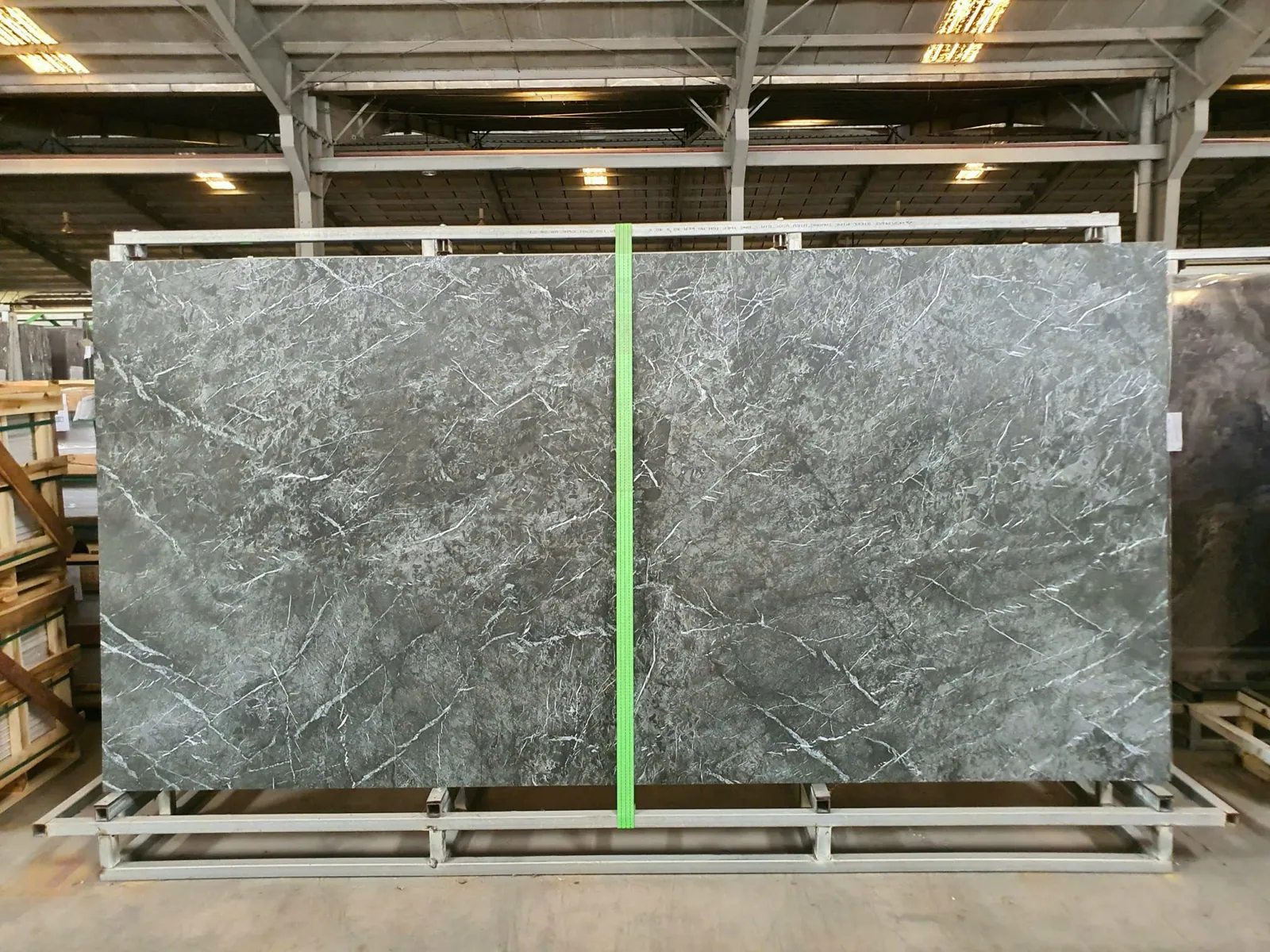 Tấm đá nung kết Vasta Stone Grigio Carnico khổ lớn nguyên tấm tại kho, xem được toàn bộ đường vân