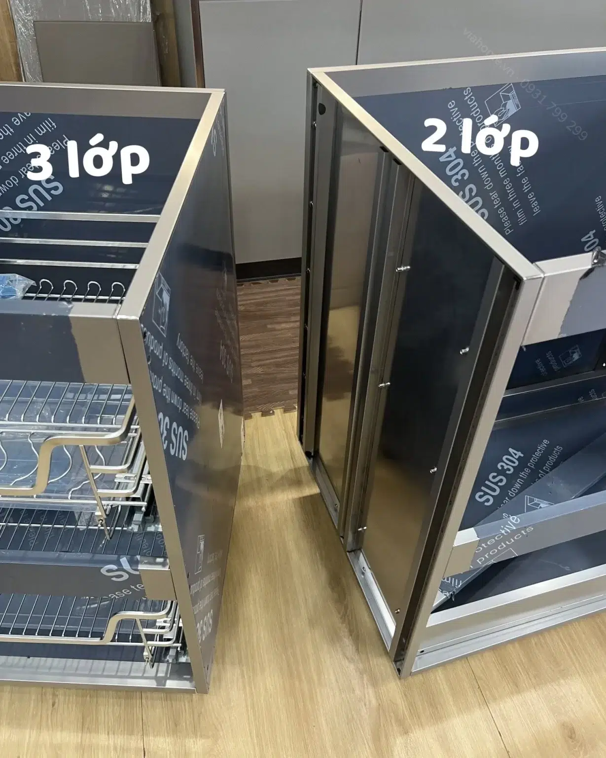 Hông Thùng Tủ Bếp Inox 3 Lớp Phẳng Và Hông Inox 2 Lớp Có Các Thanh Gân Dọc