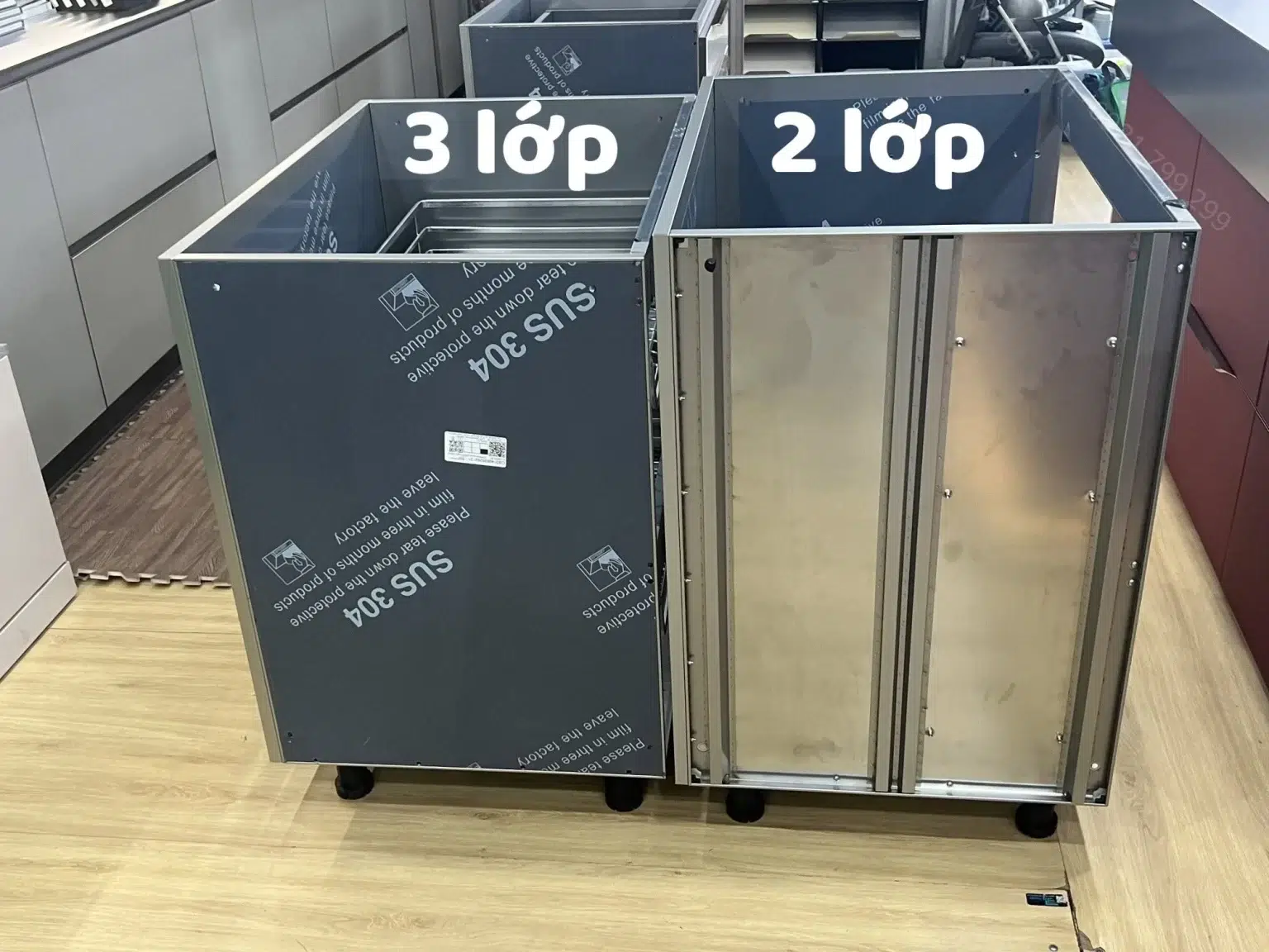 Tủ Bếp Inox 3 Lớp Và 2 Lớp Đặt Cạnh Nhau, Hông 3 Lớp Phẳng, Hông 2 Lớp Có Gân Và Đinh Tán